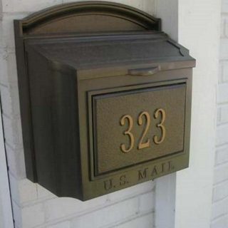 Angel number 323 appearing on mail box