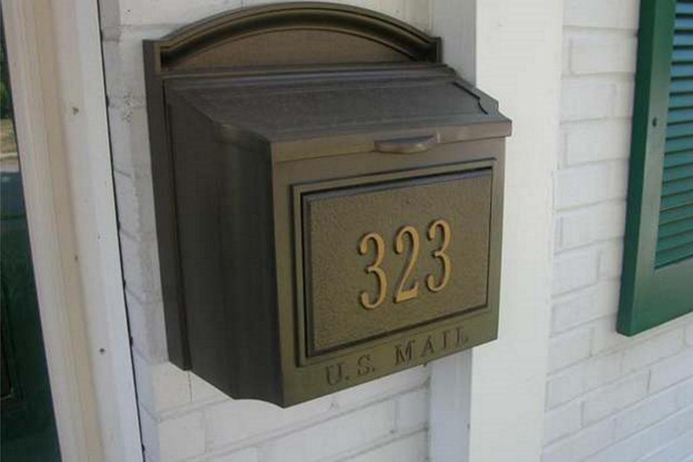 Angel number 323 appearing on mail box